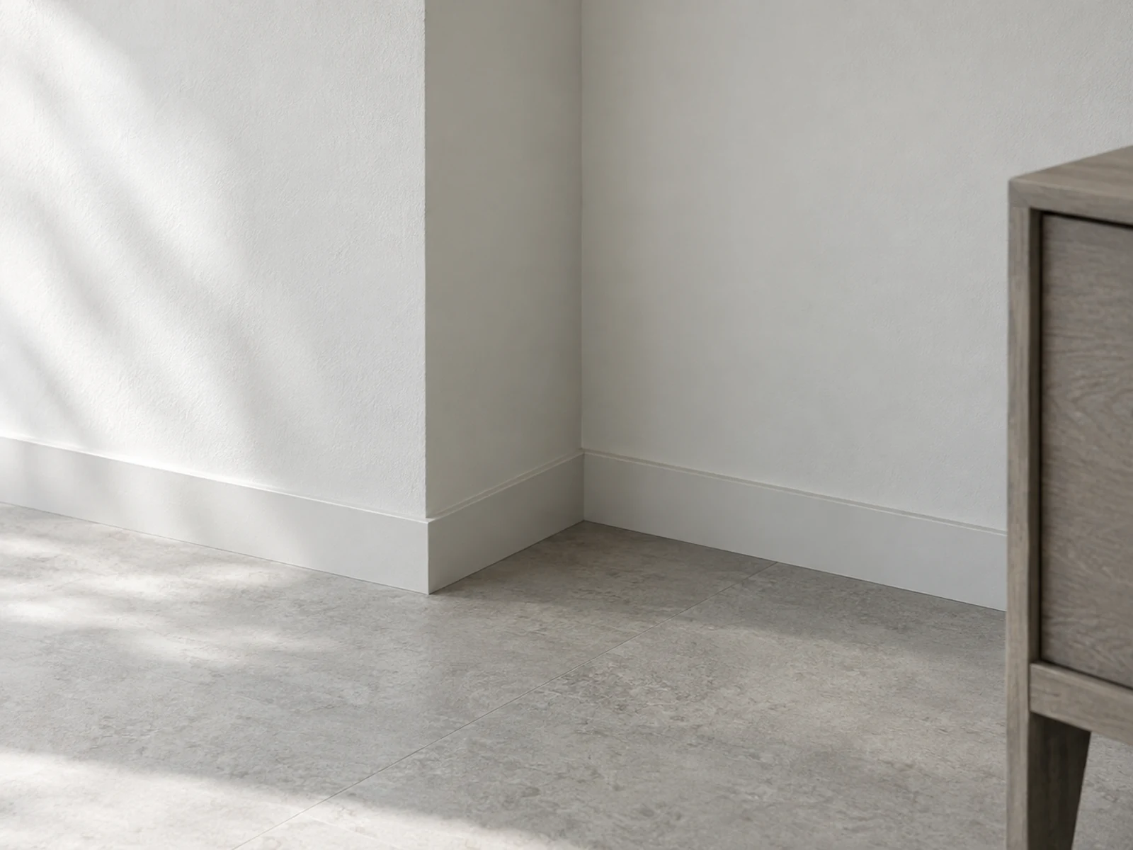 Un angolo architettonico con un dettaglio di arredo