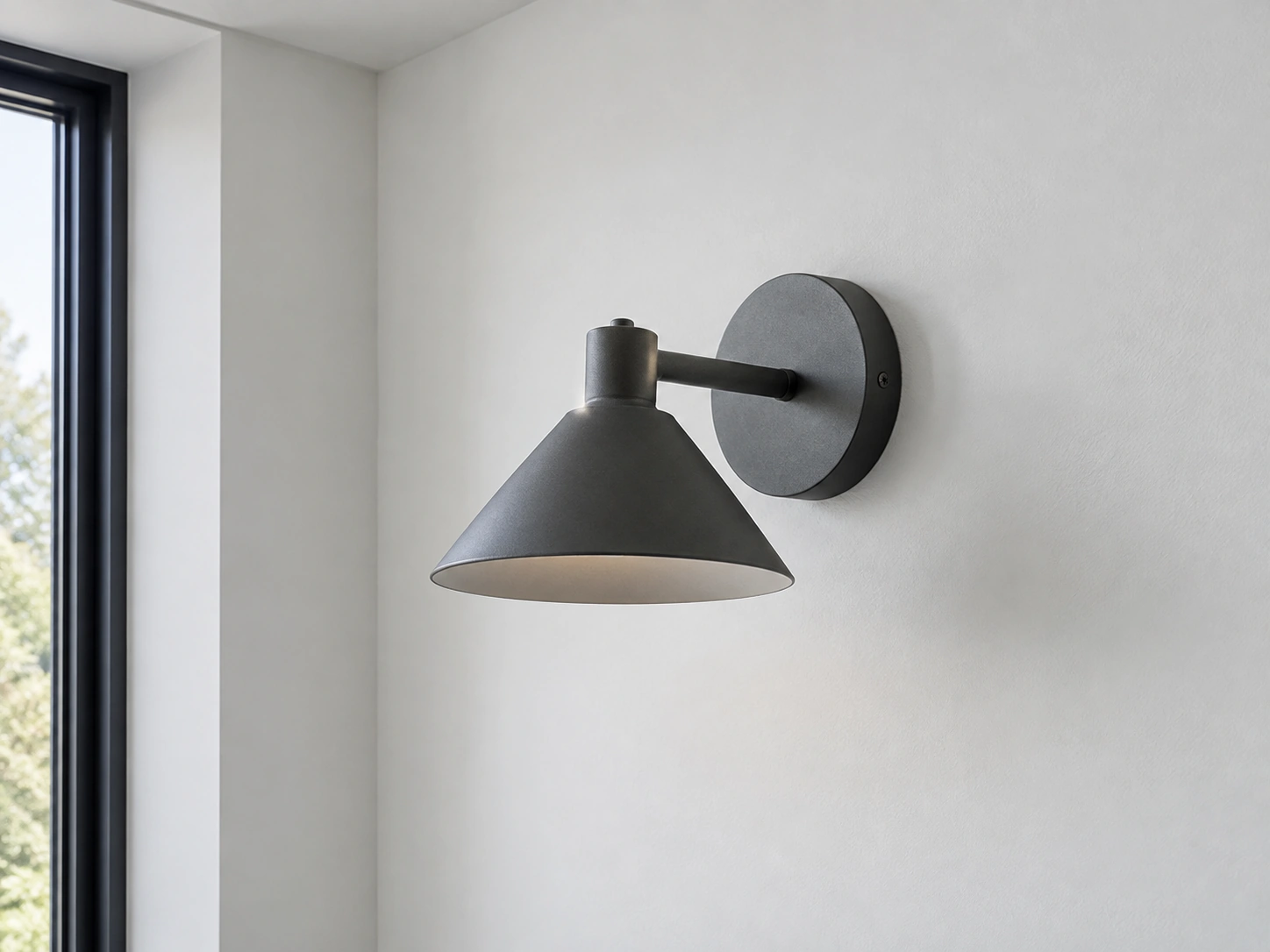 A wall light and its surrounding space